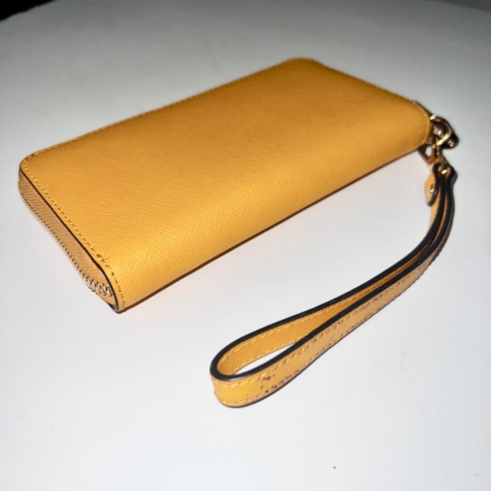 Michael Kors JetSet Wristlet Phone Case Wallet in Vintage Yellow - Picture 3 of 11